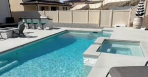 a pool and spa with Monolithic Pour Pool Coping